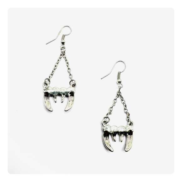 ★ Vintage Y2K Vampire Fangs Dangling Earrings - Silver/Red ★ - Picture 8 of 15